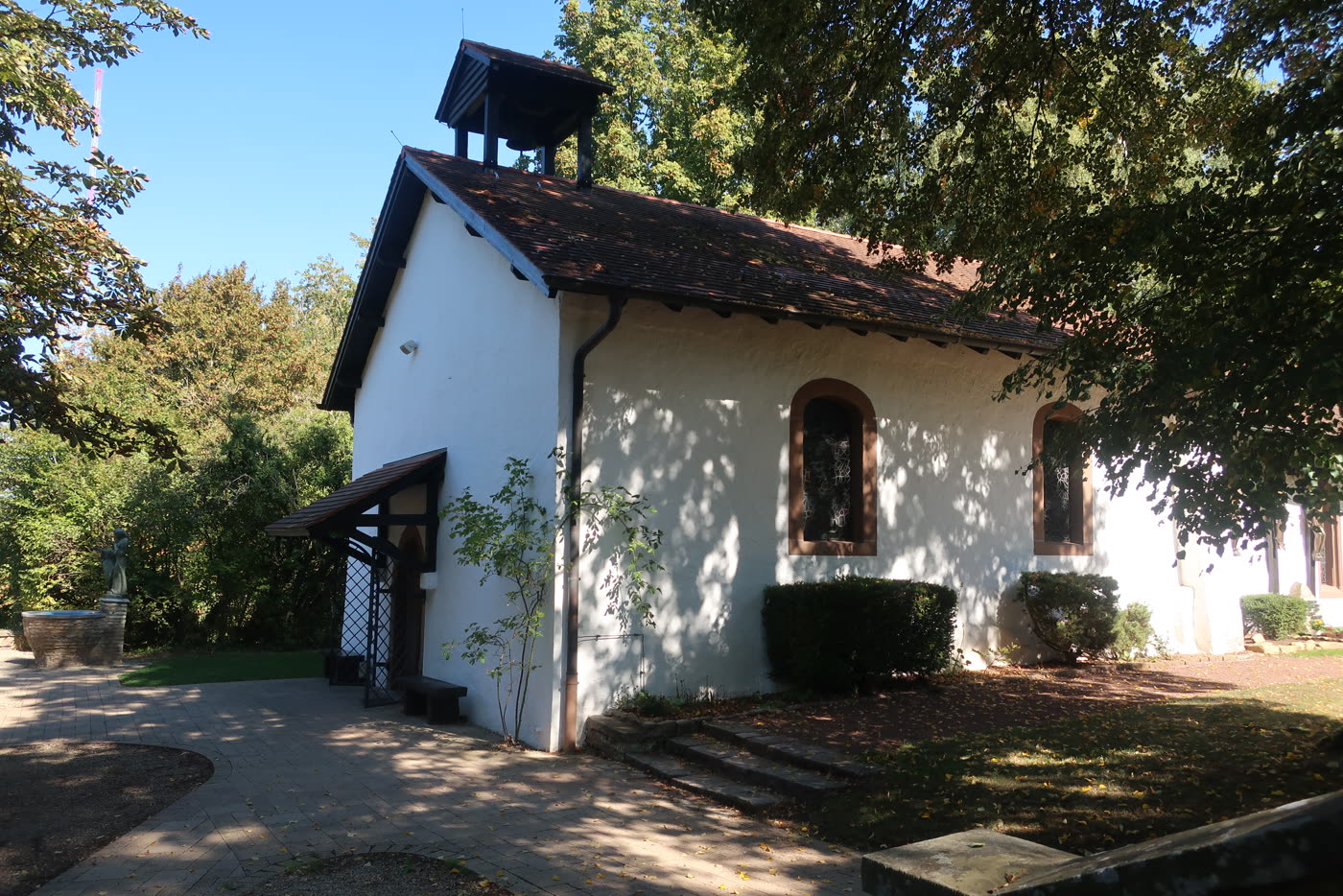 Kleine weiße Kapelle der Heiligen Oranna bei Berus Kleine weiße Kapelle der Heiligen Oranna bei Berus
